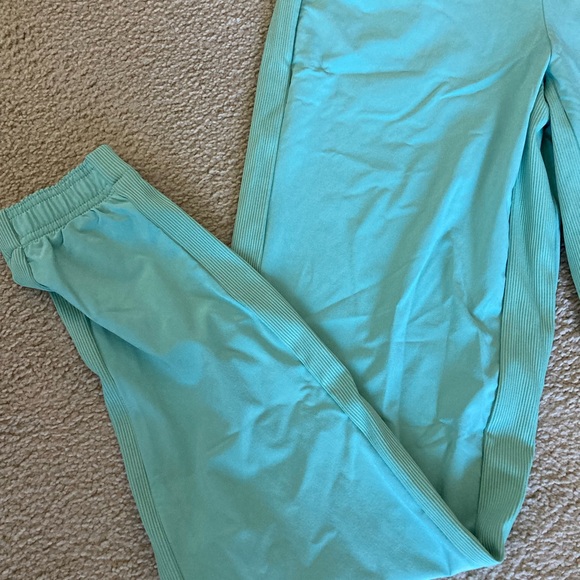 Athleta Featherweight Stretch Mint Green Jogger NWT - Picture 2 of 5